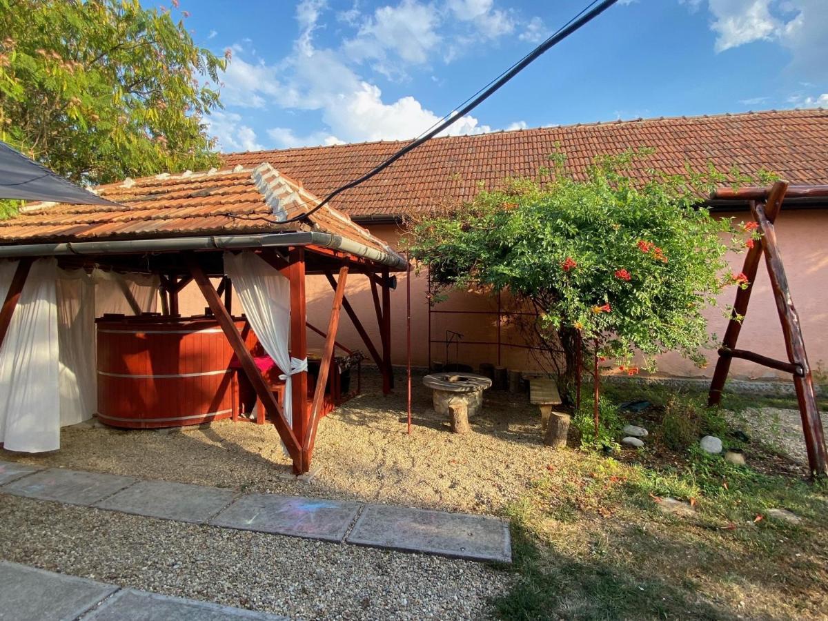 Árpád nyaralóház Sarud Exterior foto