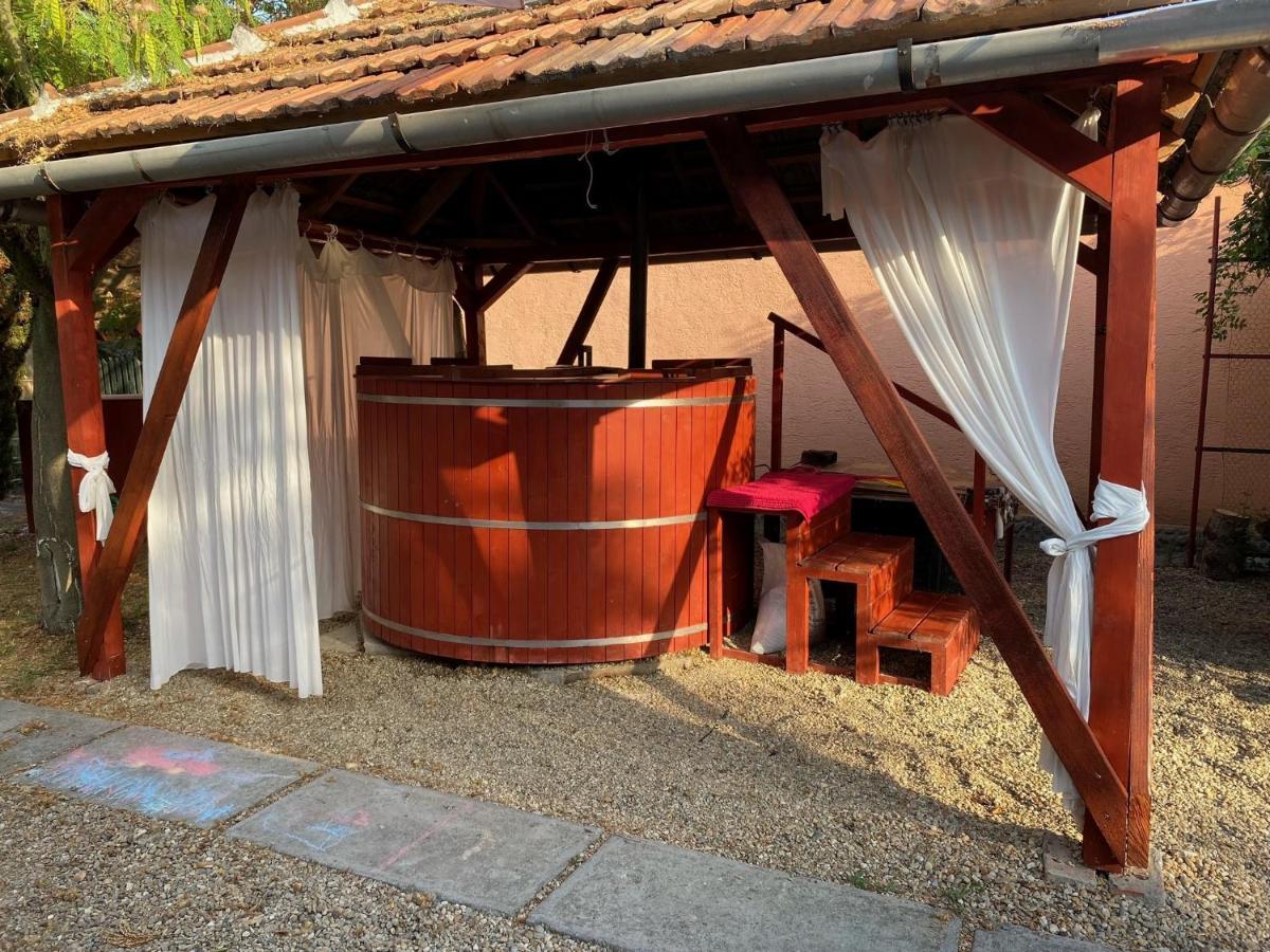 Árpád nyaralóház Sarud Exterior foto